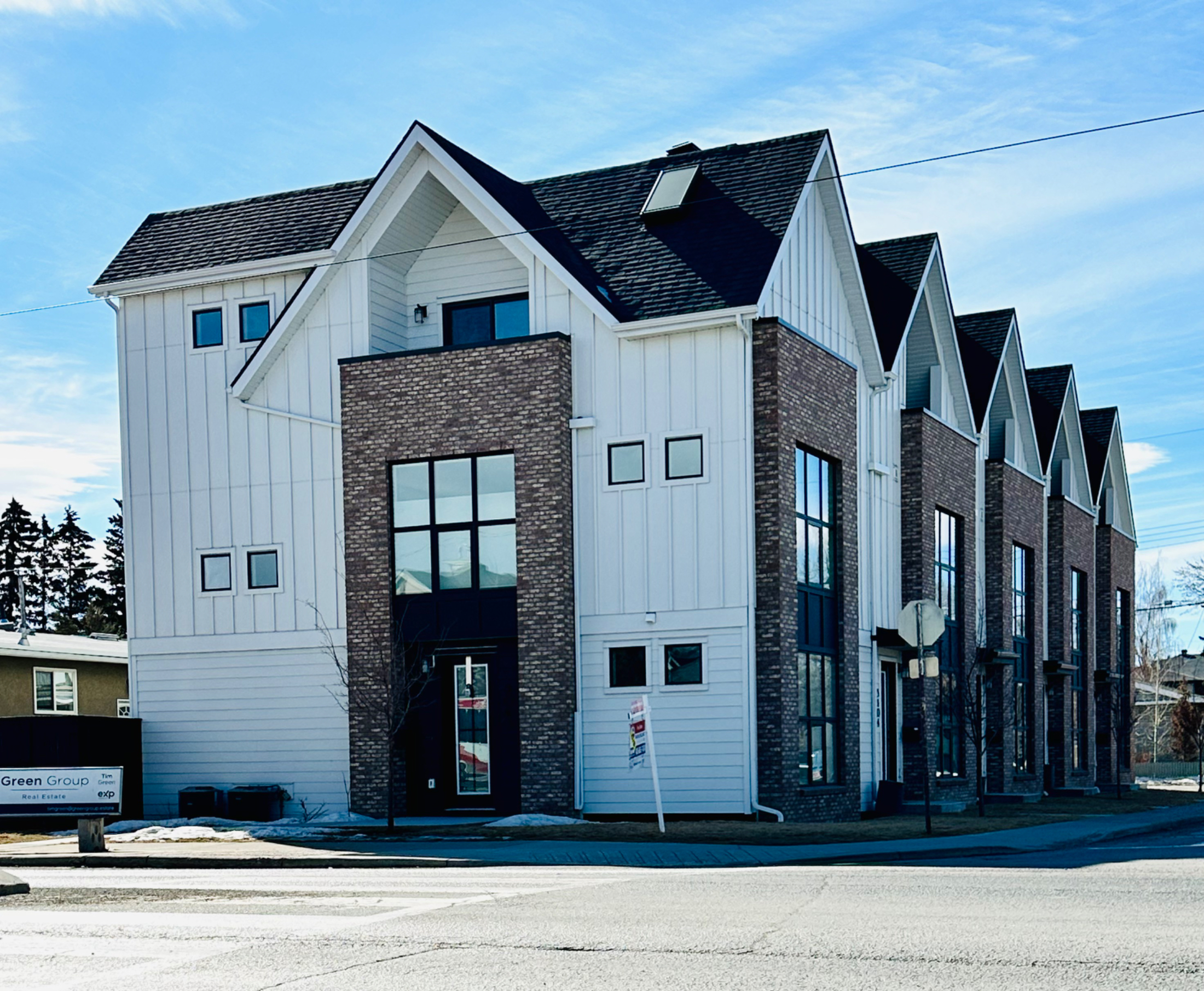 SOLD 🎉 2043 50 AVENUE SW in North Glenmore Park, Calgary